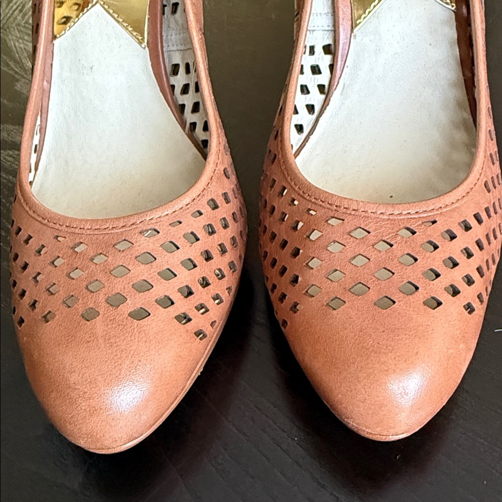 MICHAEL Michael Kors Florentine Laser-cut Leather Pumps In Brown and Tan - Picture 15 of 16